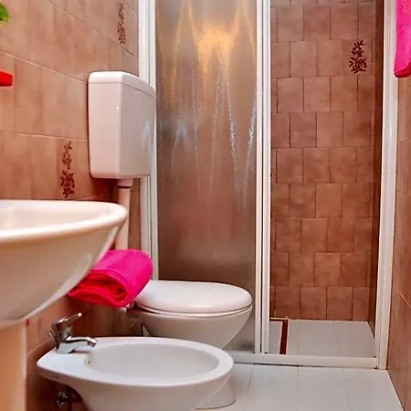 Lovely Beachfront Apartment-beahost Apartamento